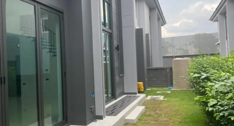 For sale 4 bedrooms house in Bang Kapi, Bangkok
