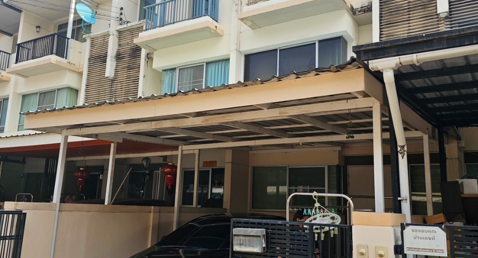 Reihenhaus zum Kauf mit 3 Zimmer in Bang Phli, Samut Prakan