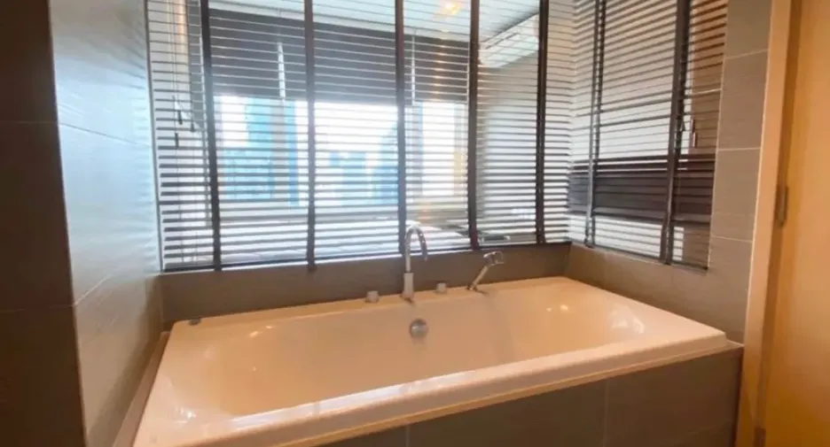 For sale 2 bedrooms condo in Khlong Toei, Bangkok