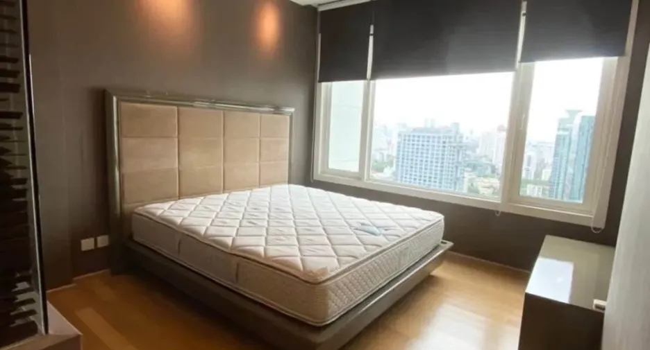 For sale 2 bedrooms condo in Khlong Toei, Bangkok