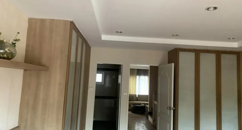 Casa adosada en venta de 4 habitaciones en Prawet, Bangkok