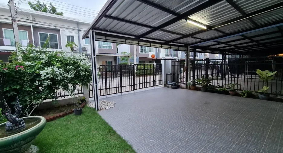 Casa adosada en venta de 3 habitaciones en Mueang Khon Kaen, Khon Kaen