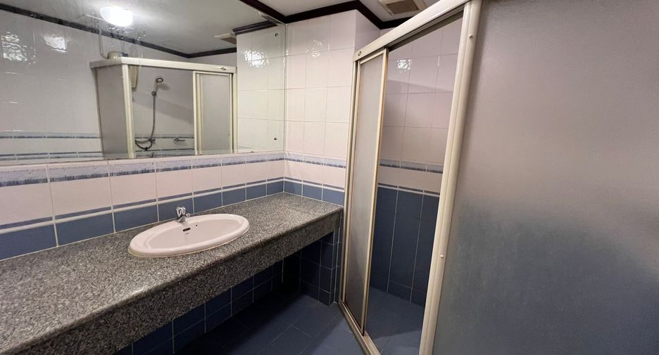 For sale 2 bedrooms condo in Phaya Thai, Bangkok