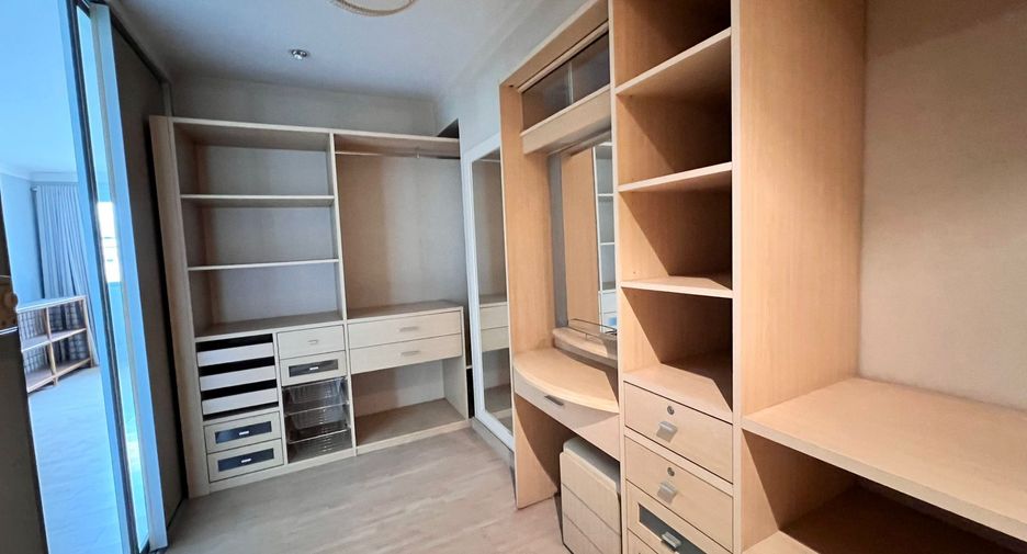 For sale 2 bedrooms condo in Phaya Thai, Bangkok