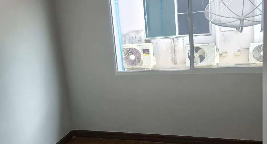 Casa adosada en venta de 3 habitaciones en Bang Kruai, Nonthaburi