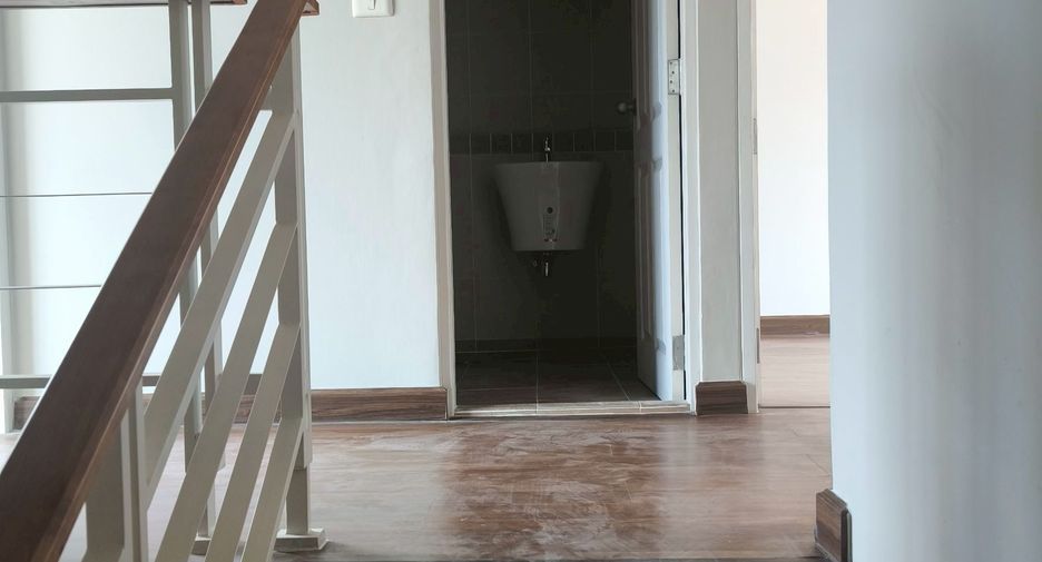 Casa adosada en venta de 3 habitaciones en Bang Kruai, Nonthaburi