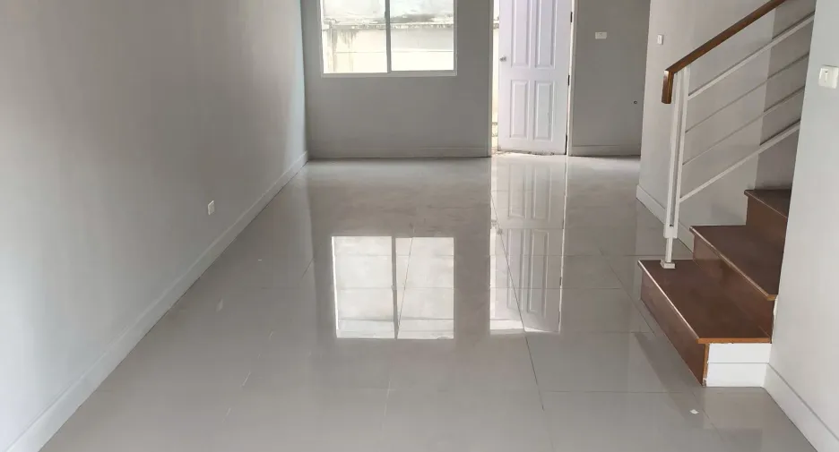 Casa adosada en venta de 3 habitaciones en Bang Kruai, Nonthaburi