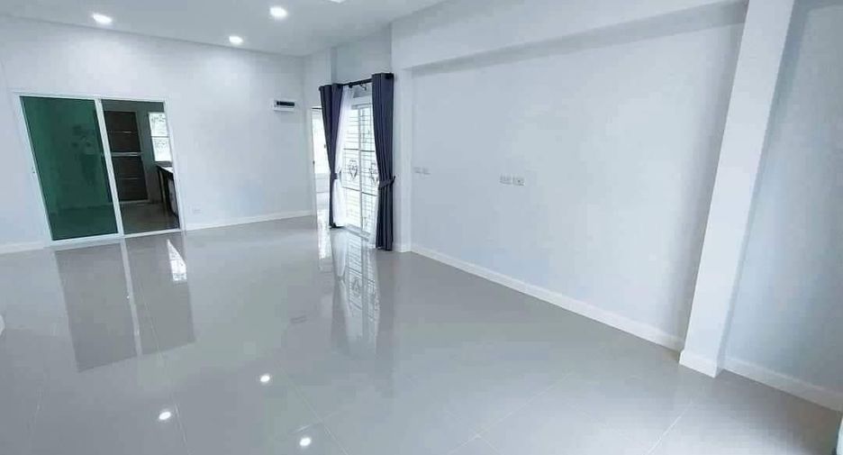 À vendre 3 chambres maison à Pluak Daeng, Rayong