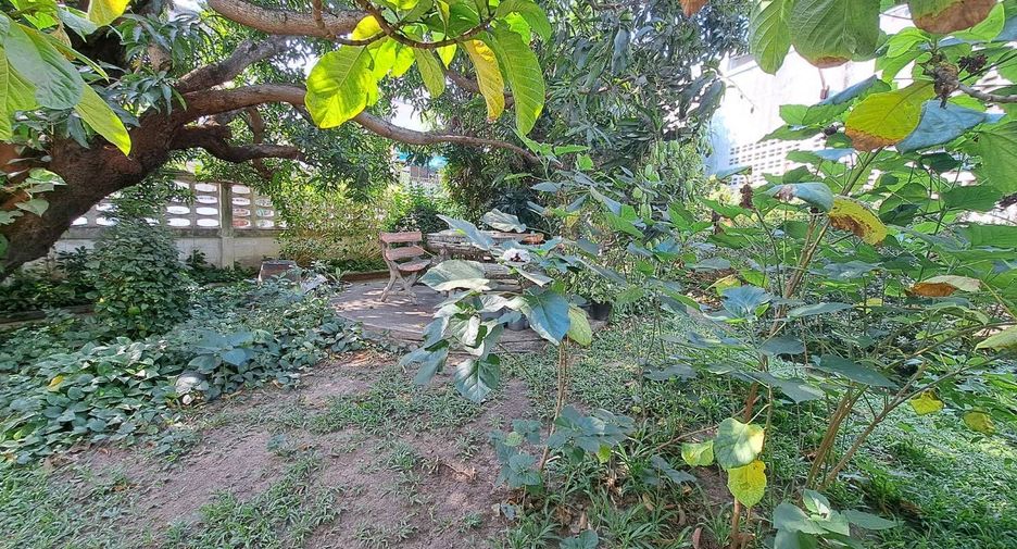 For sale 5 bedrooms house in Phanat Nikhom, Chonburi