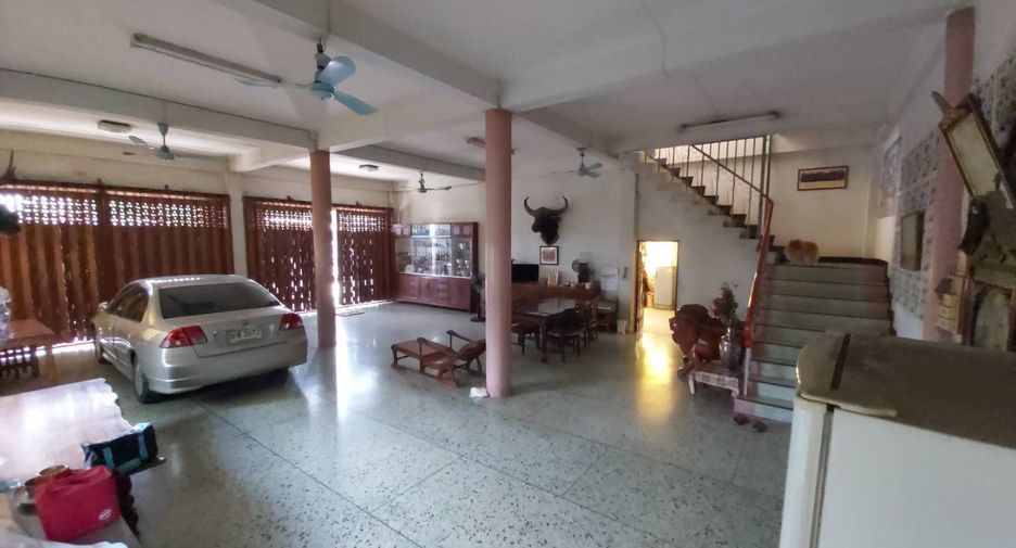 Casa en venta de 5 habitaciones en Phanat Nikhom, Chonburi
