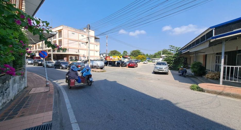 For sale 5 bedrooms house in Phanat Nikhom, Chonburi