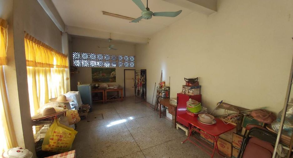 For sale 5 bedrooms house in Phanat Nikhom, Chonburi