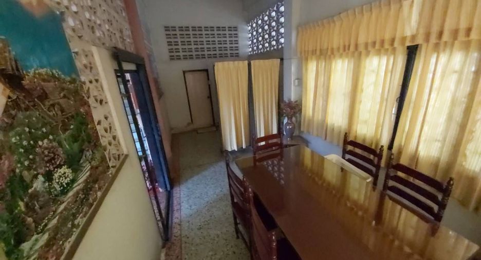For sale 5 bedrooms house in Phanat Nikhom, Chonburi