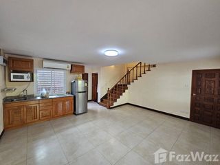 Casa en venta de 4 habitaciones en Phra Khanong, Bangkok