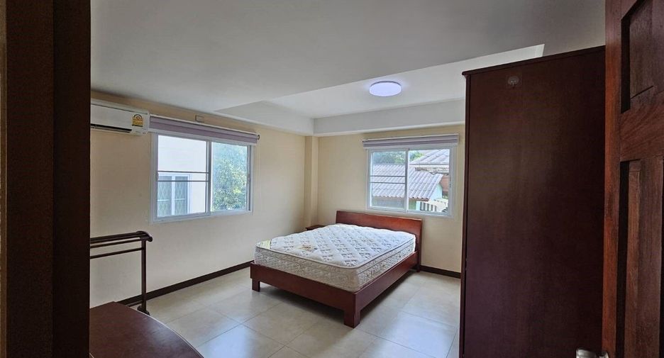 Casa en venta de 4 habitaciones en Phra Khanong, Bangkok