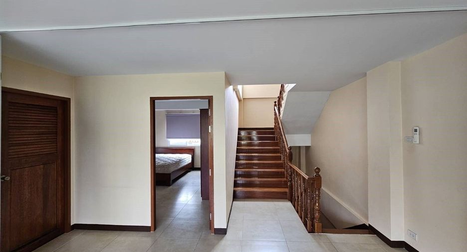 Casa en venta de 4 habitaciones en Phra Khanong, Bangkok