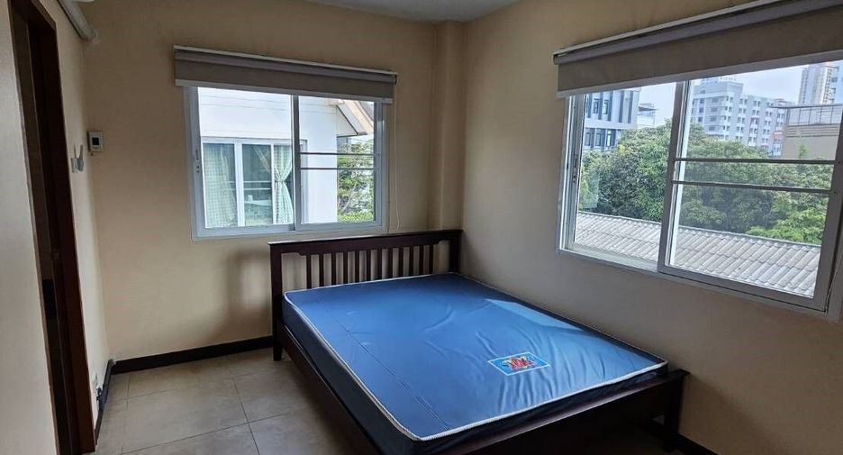 Casa en venta de 4 habitaciones en Phra Khanong, Bangkok