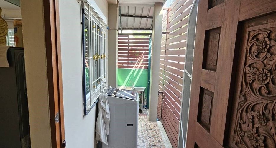 Casa en venta de 4 habitaciones en Phra Khanong, Bangkok
