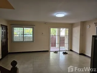 Casa en venta de 4 habitaciones en Phra Khanong, Bangkok