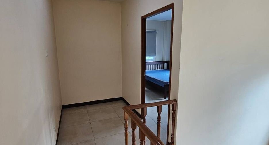 Casa en venta de 4 habitaciones en Phra Khanong, Bangkok