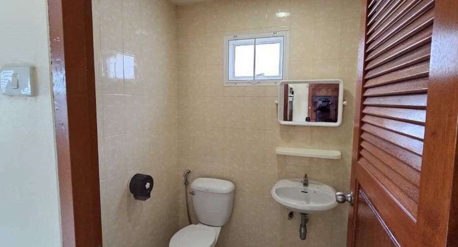 Casa en venta de 4 habitaciones en Phra Khanong, Bangkok