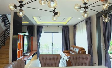 Casa en venta de 3 habitaciones en Phra Samut Chedi, Samut Prakan