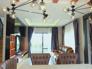 Casa en venta de 3 habitaciones en Phra Samut Chedi, Samut Prakan