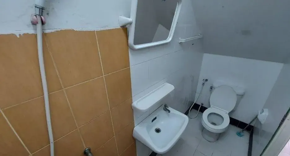 À vendre 2 chambres maison de ville à Mueang Chon Buri, Chonburi