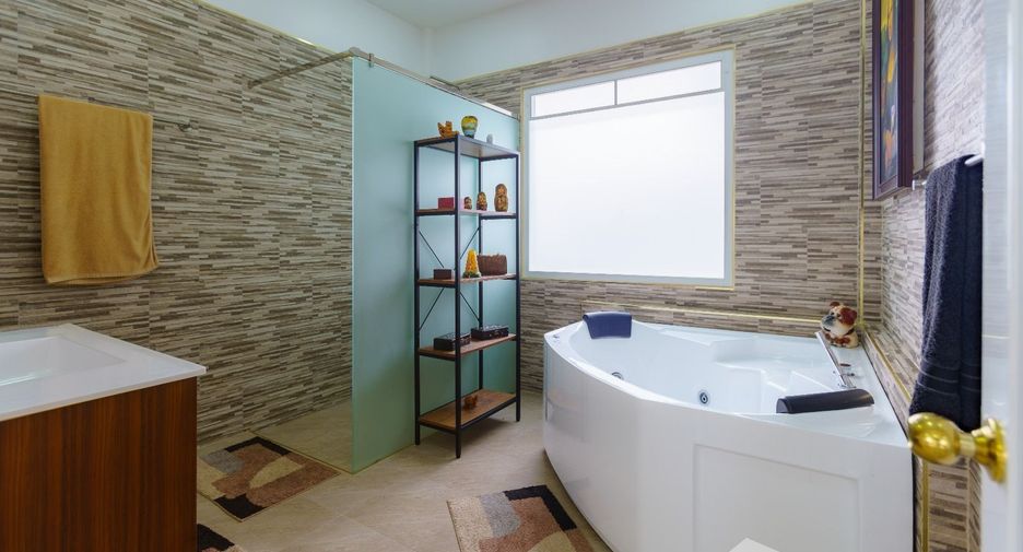 Villa en alquiler de 5 habitaciones en Mueang Phuket, Phuket
