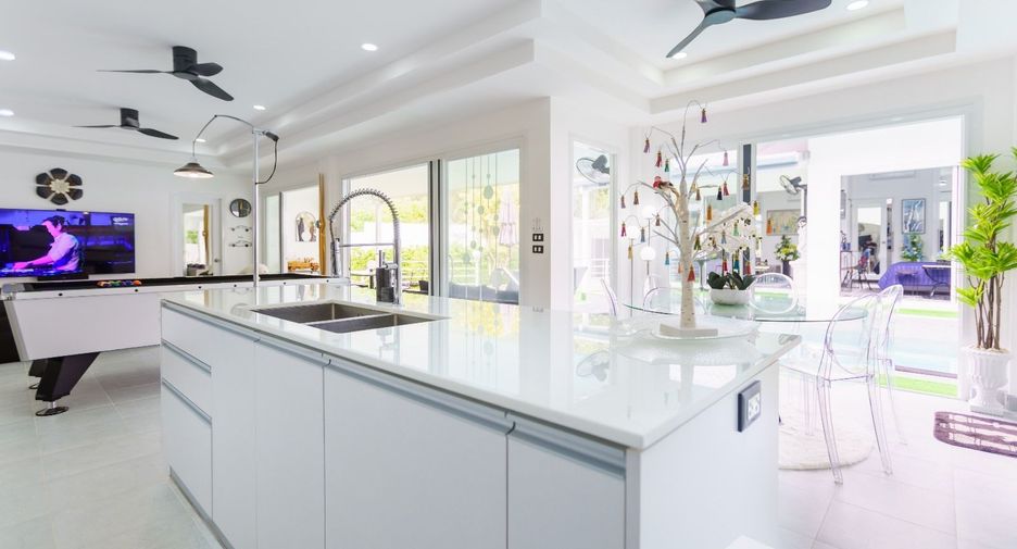 Villa en alquiler de 5 habitaciones en Mueang Phuket, Phuket
