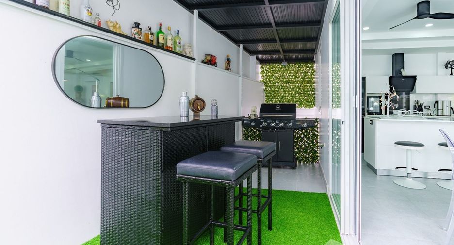 Villa en alquiler de 5 habitaciones en Mueang Phuket, Phuket
