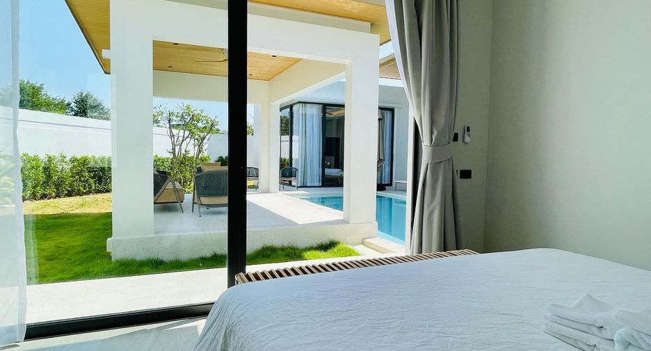 For rent 5 bedrooms villa in Mueang Phuket, Phuket