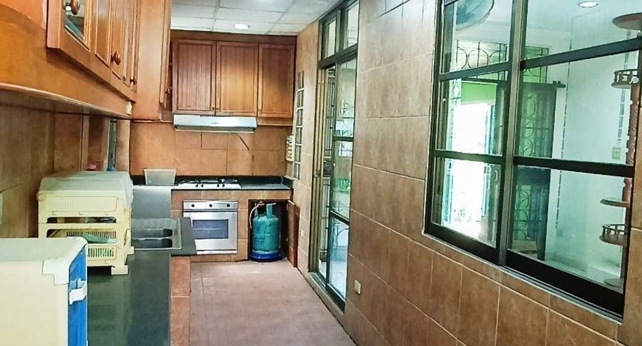 For sale 4 bedrooms house in Mueang Samut Sakhon, Samut Sakhon