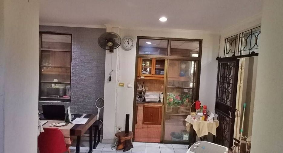 For sale 4 bedrooms house in Mueang Samut Sakhon, Samut Sakhon