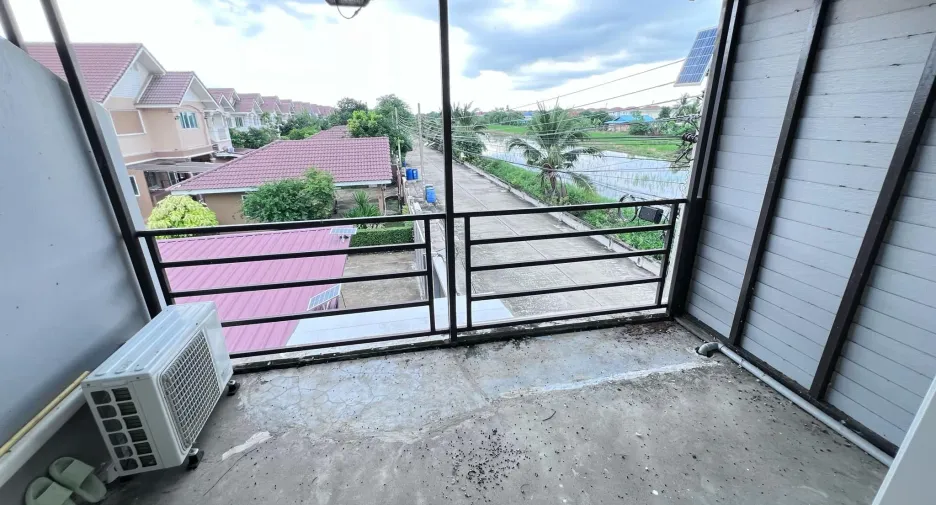 À vendre 4 chambres local commercial à Sai Noi, Nonthaburi