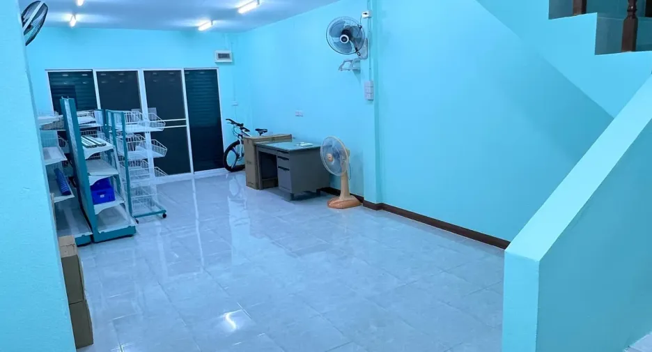 À vendre 4 chambres local commercial à Sai Noi, Nonthaburi