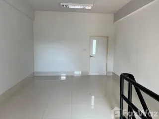 For sale 2 bedrooms retail Space in Nakhon Chai Si, Nakhon Pathom