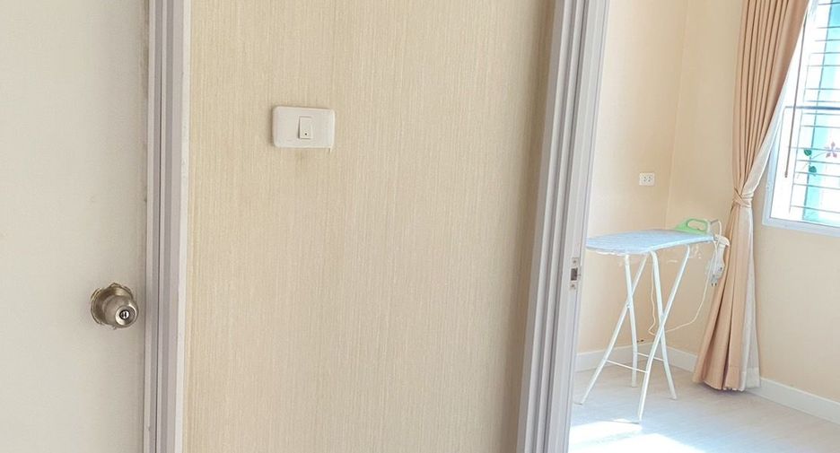 For sale 4 bedrooms townhouse in Mueang Samut Prakan, Samut Prakan