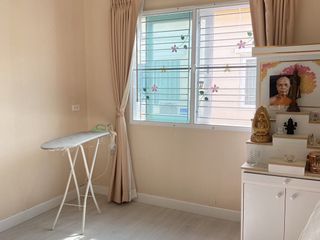For sale 4 bedrooms townhouse in Mueang Samut Prakan, Samut Prakan