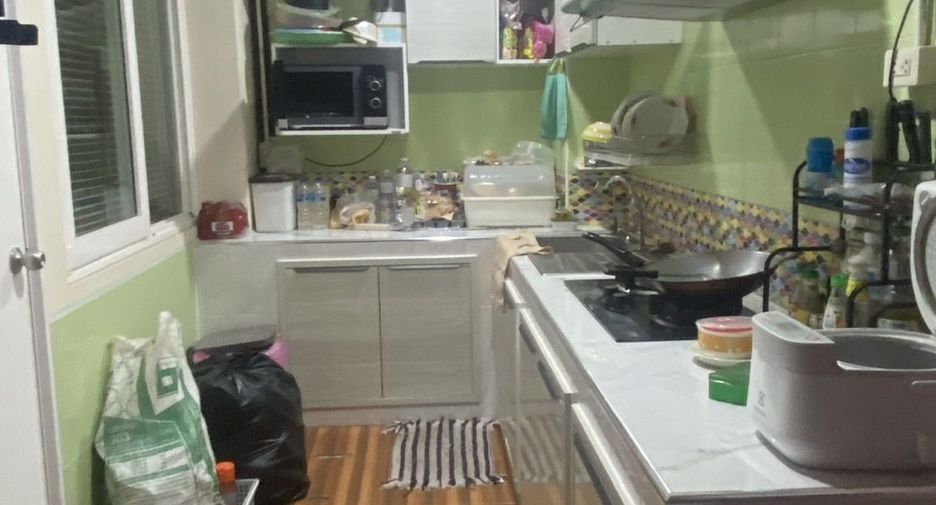 For sale 4 bedrooms townhouse in Mueang Samut Prakan, Samut Prakan