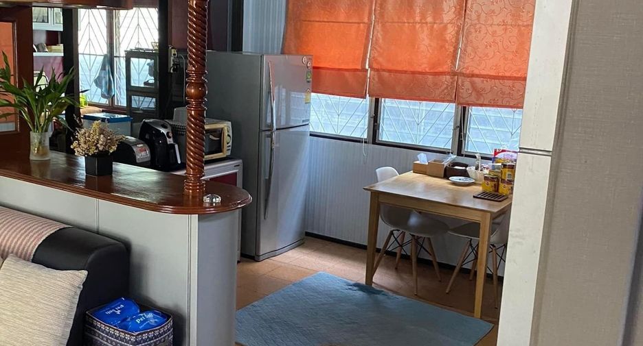 For sale 3 bedrooms house in Chatuchak, Bangkok