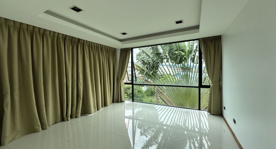 For rent 3 bedrooms villa in Mueang Phuket, Phuket
