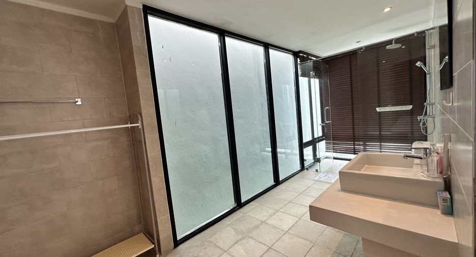 For rent 3 bedrooms villa in Mueang Phuket, Phuket