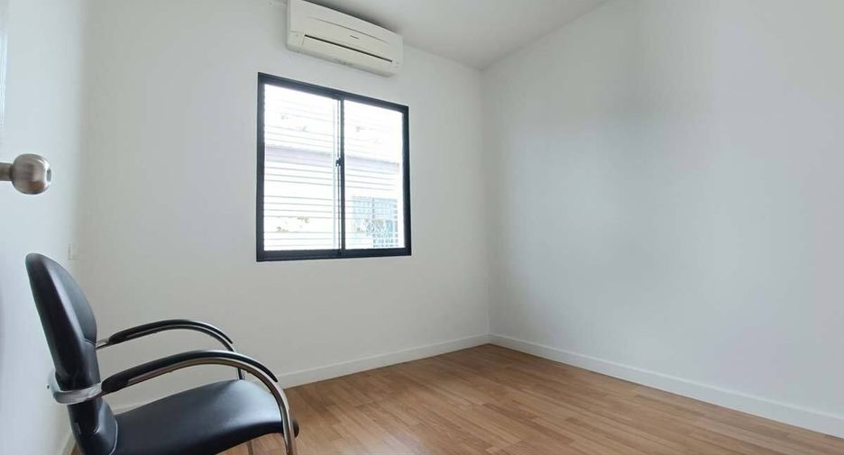 Reihenhaus zum Kauf mit 3 Zimmer in Sam Phran, Nakhon Pathom