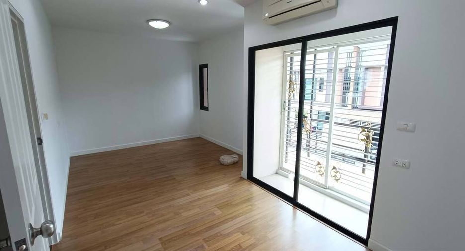 Reihenhaus zum Kauf mit 3 Zimmer in Sam Phran, Nakhon Pathom