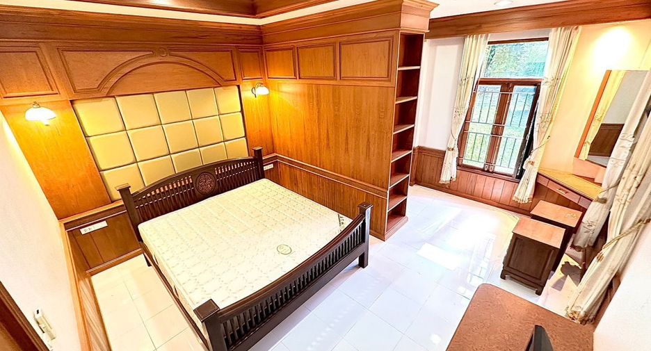 For sale 5 bedrooms house in Mueang Chiang Rai, Chiang Rai