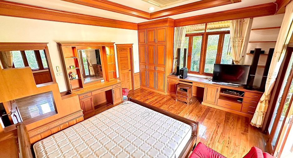 For sale 5 bedrooms house in Mueang Chiang Rai, Chiang Rai