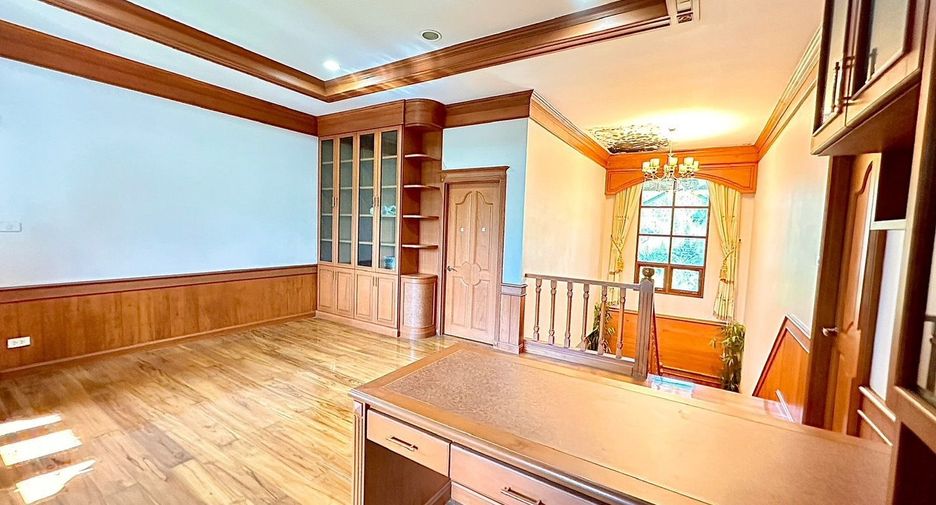 For sale 5 bedrooms house in Mueang Chiang Rai, Chiang Rai