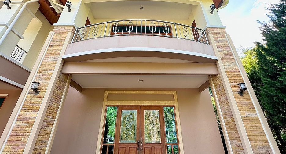 For sale 5 bedrooms house in Mueang Chiang Rai, Chiang Rai