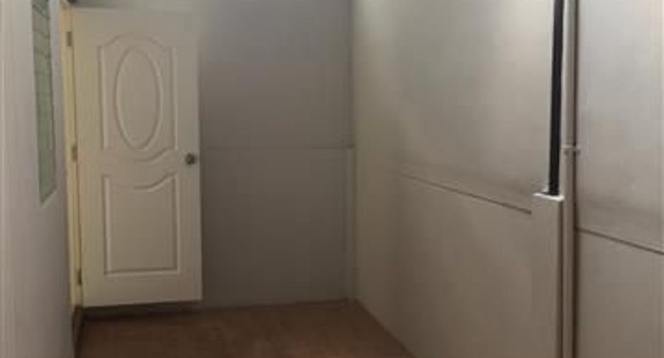 For rent 2 bedrooms townhouse in Si Maha Phot, Prachin Buri